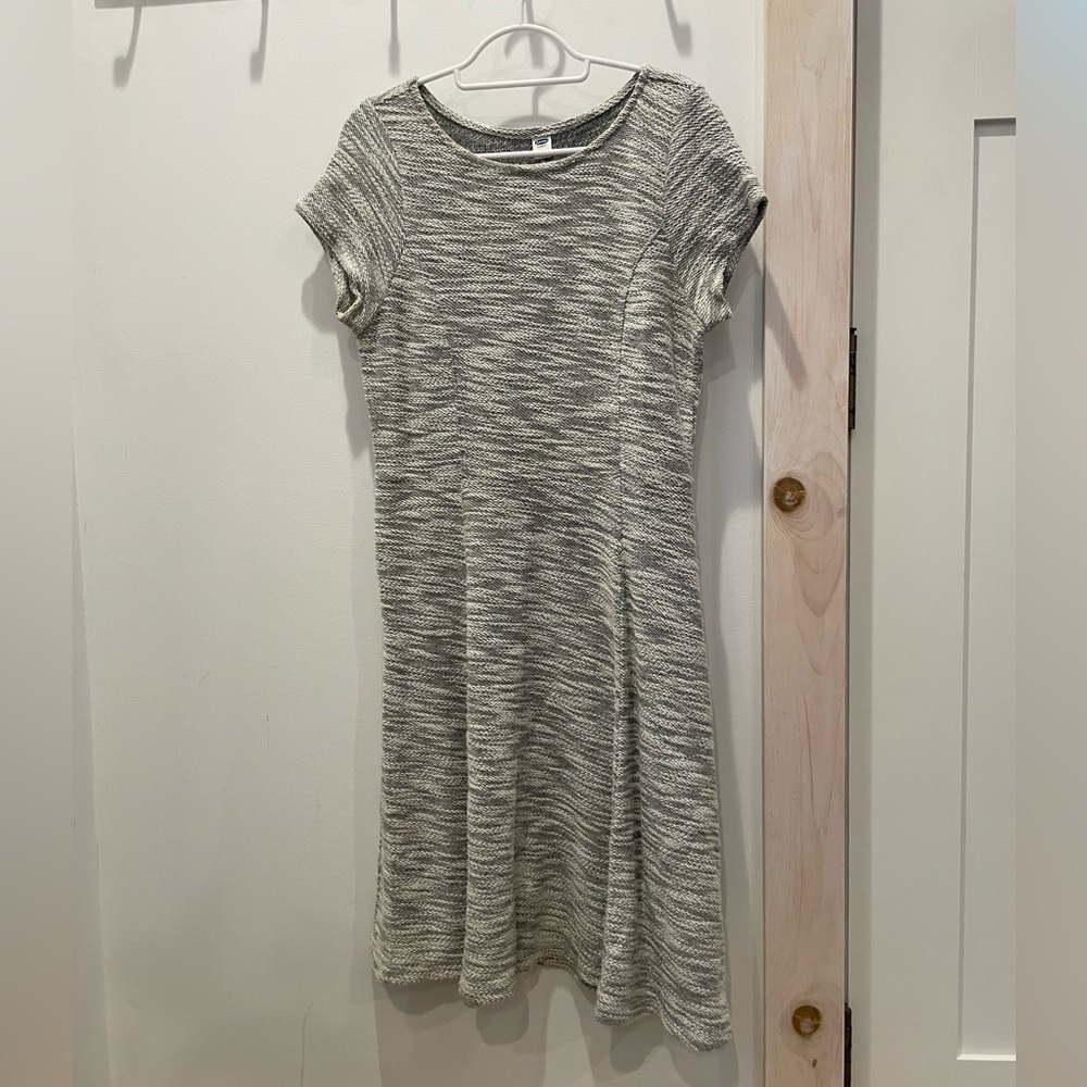Old Navy Size Medium White Grey Knit Sweater Dress Short Sleeve Flared